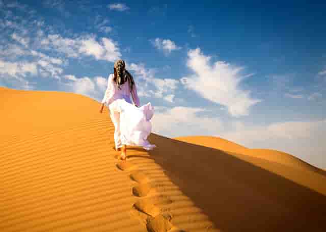 卖车二手车哪里有卖(卖二手车,卖车本人可不可以不去现场)