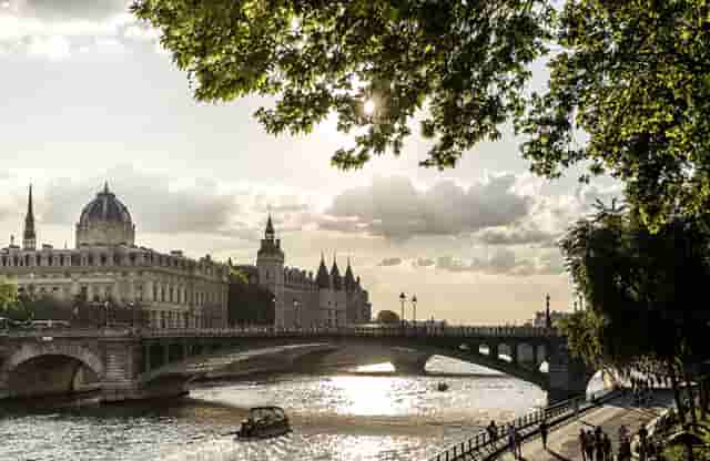 女士夏季时尚高跟网鞋(夏季女士高跟皮凉鞋)