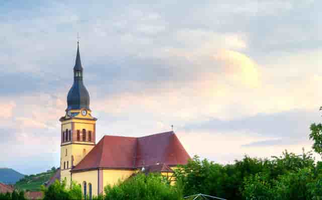 降雨至多地积水(突发降雨时,若积水没过 就不要)